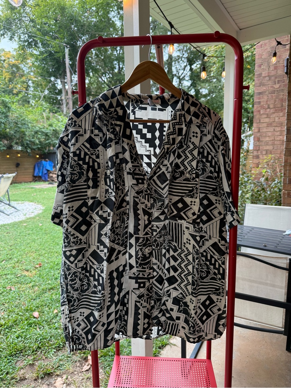 Men's Black & White Geometric Short-Sleeve Button Down Shirt